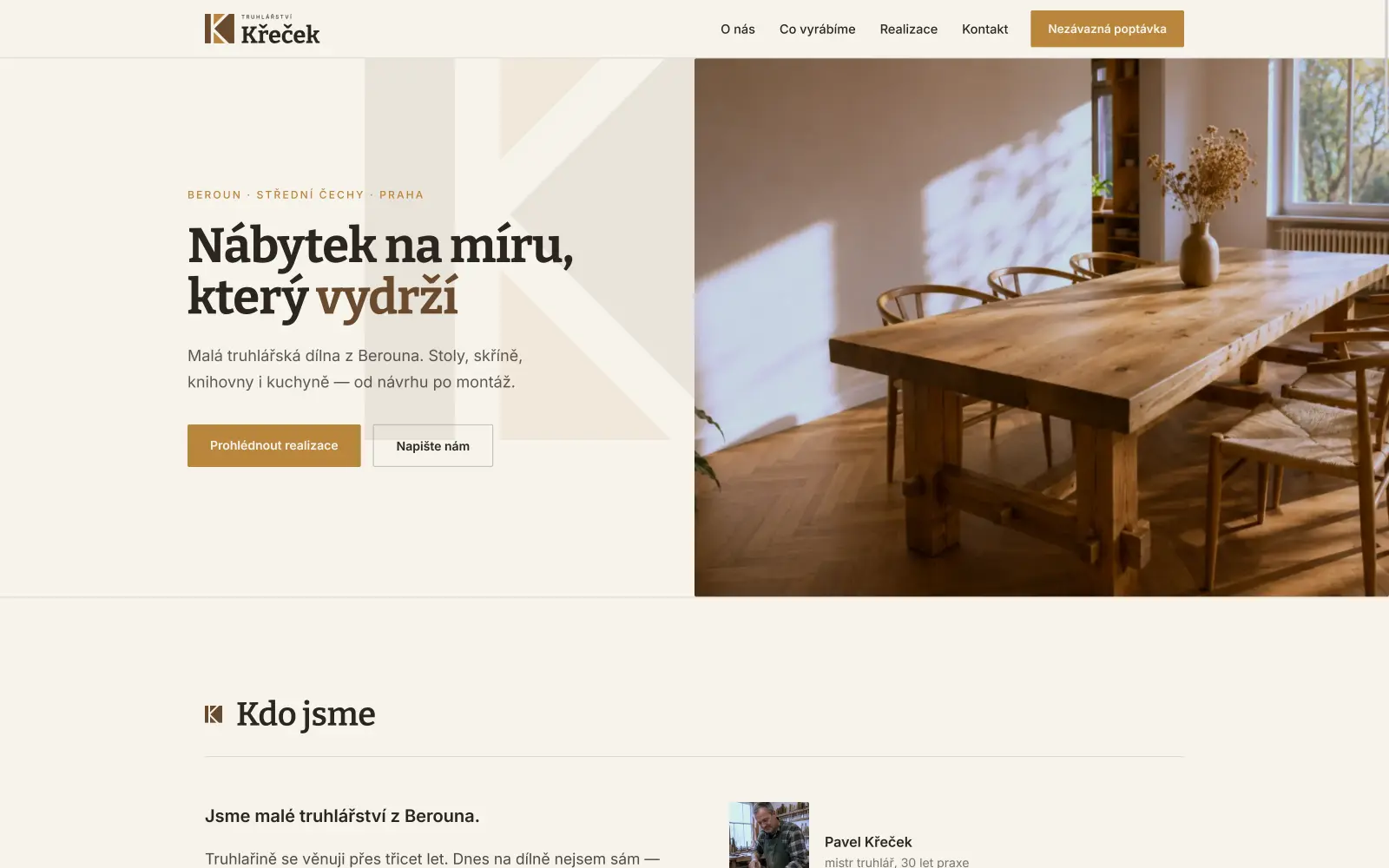 Hlavní stránka ukázkového truhlářského webu. Obsahuje výrazné tlačítko vedoucí k provedeným realizacím a k vytvoření poptávky.